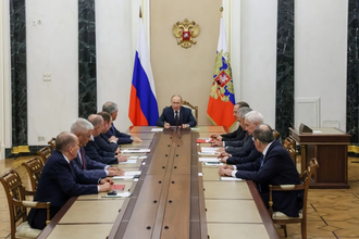 Путин совещается